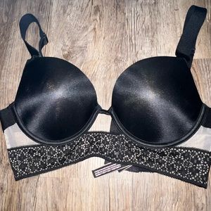 NWOT Victoria’s Secret Bra 32D